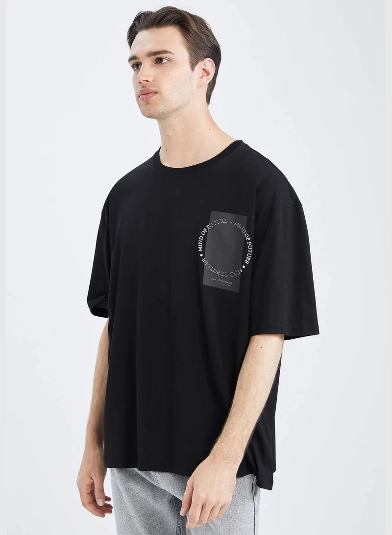 ديفاكتو Oversized Short Sleeve Minimal Print T-Shirt