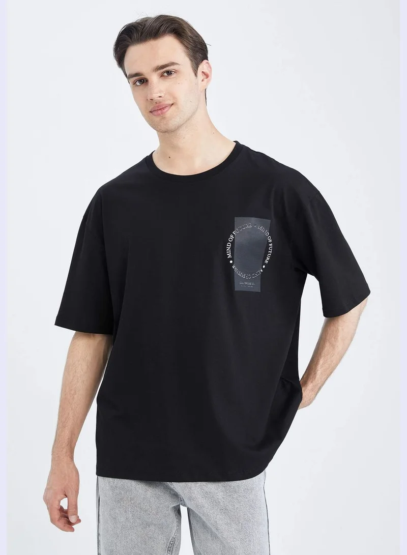 ديفاكتو Oversized Short Sleeve Minimal Print T-Shirt