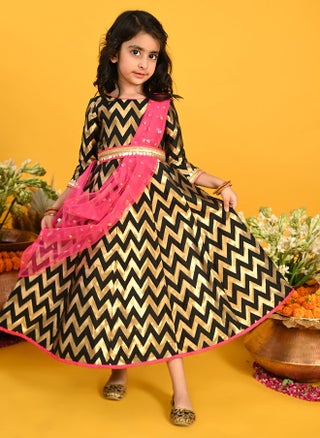 Chevron Printed Ethnic Dress for Girls - pzsku/Z4BE333CC3E38A618C227Z/45/1759393134/15b1f75c-f93f-4e3f-9706-ec09d0841023