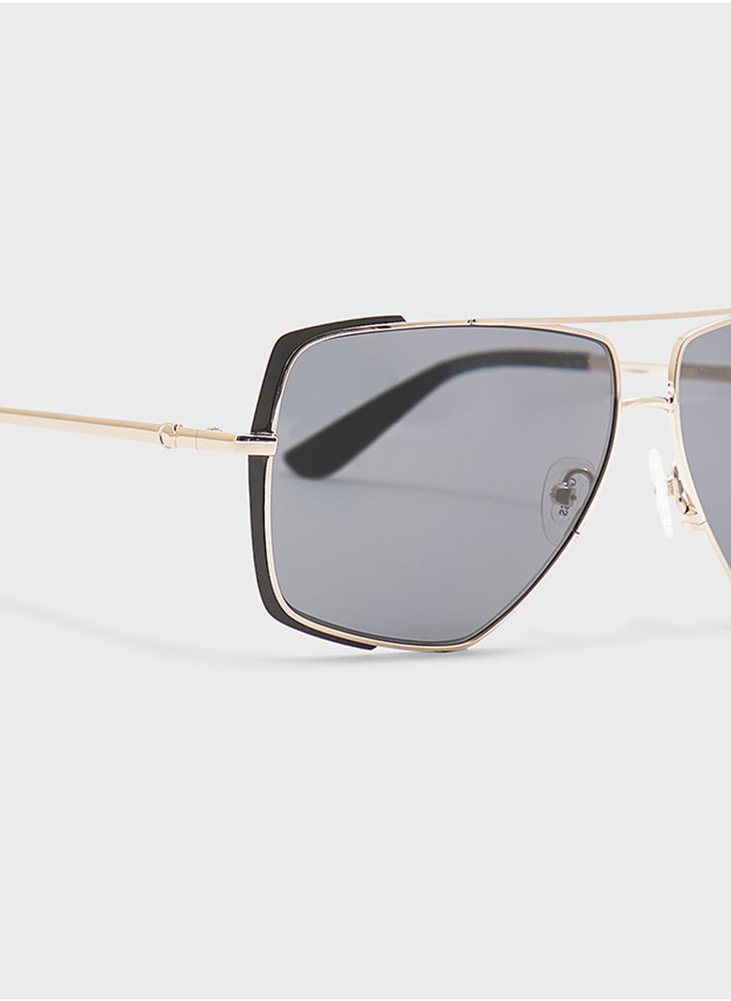 GUESS Gu0022002A62 Oversize Sunglasses  - Image 3