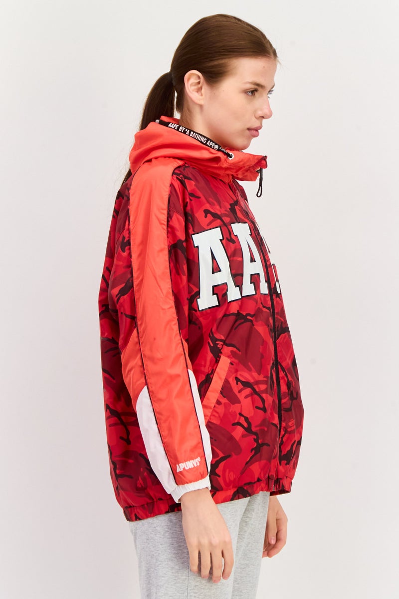 Aape By A Bathing Ape جاكيت واقي من الرياح للنساء بغطاء رأس بتصميم تمويهي، متعدد الألوان - Image 2