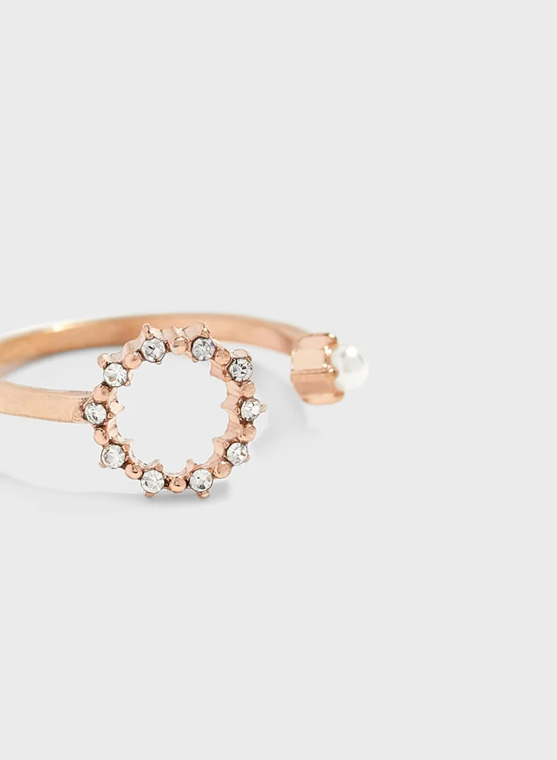 ELLA Ring With Pearl Detail