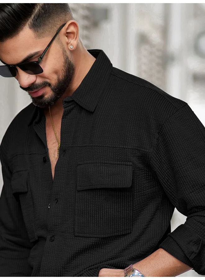 مانياك قميص رجالي أسود بأزرار وياقة وأكمام طويلة وجيبين من القطن بقصة واسعة