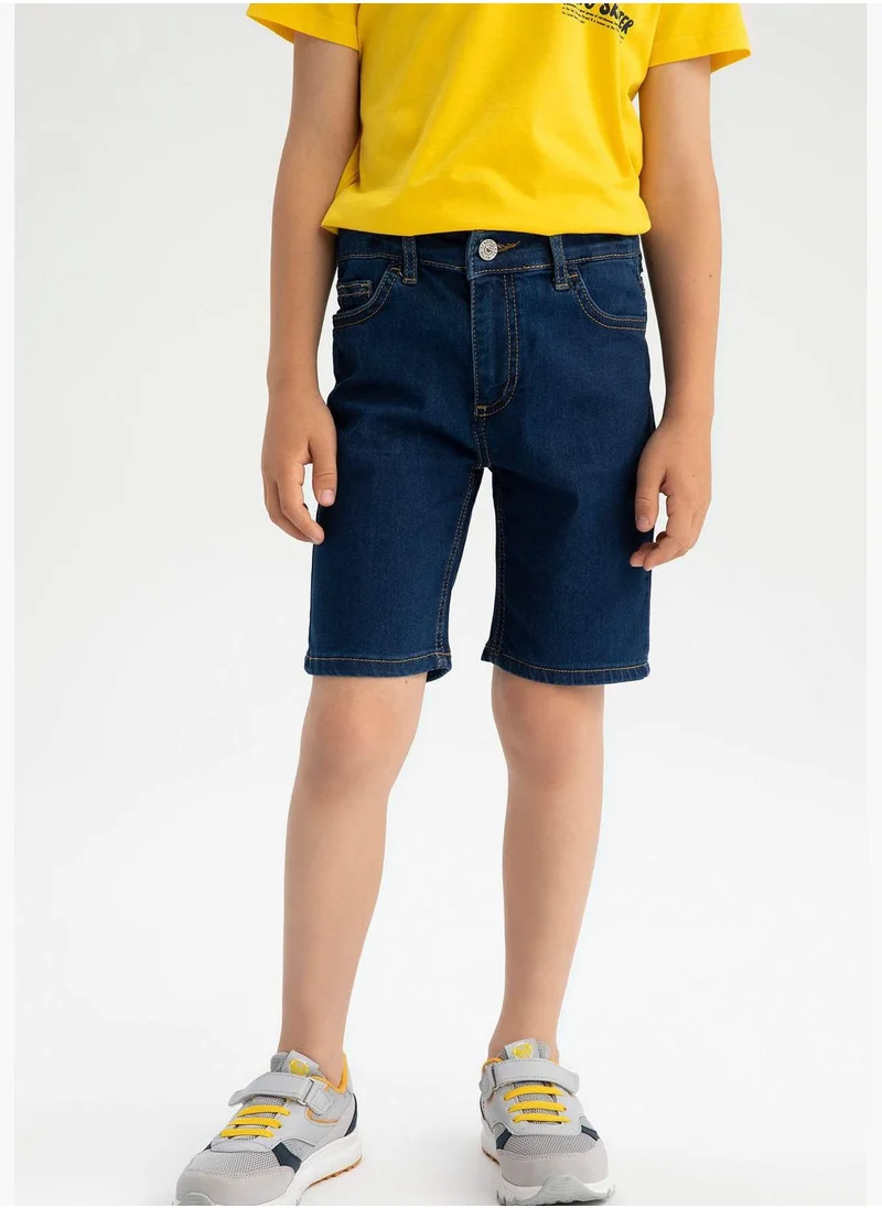 ديفاكتو Distressed Mini Jean Shorts