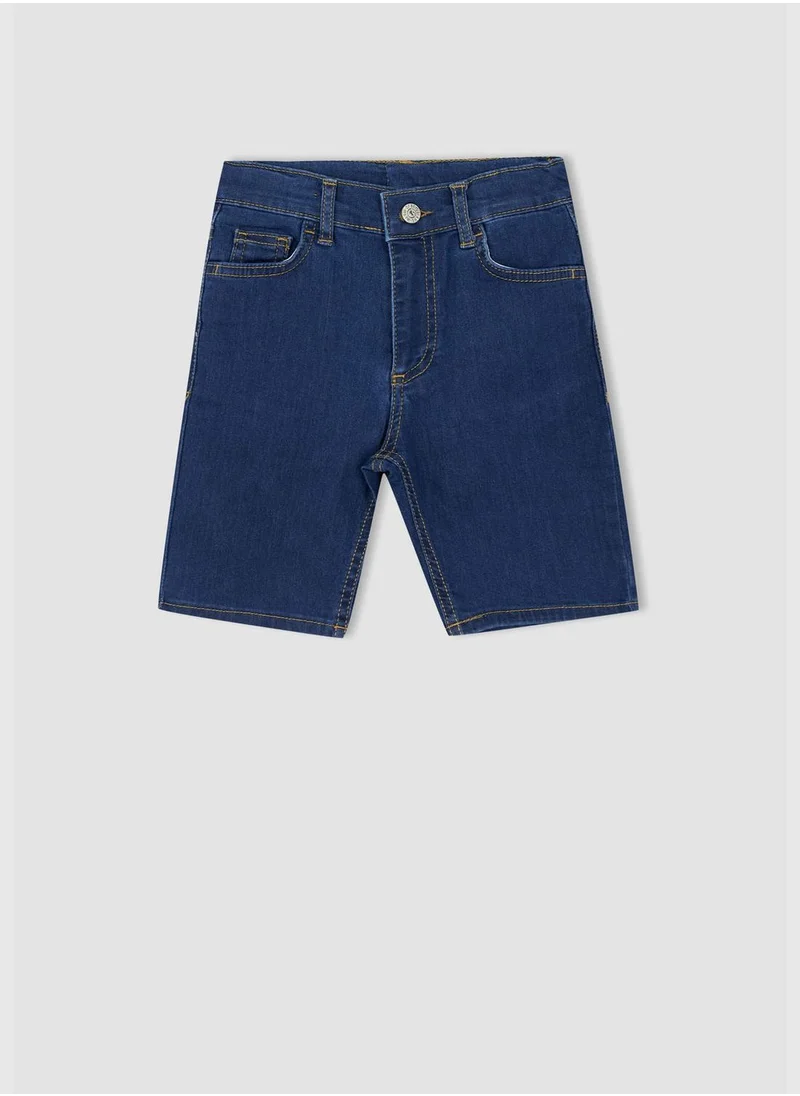 ديفاكتو Distressed Mini Jean Shorts