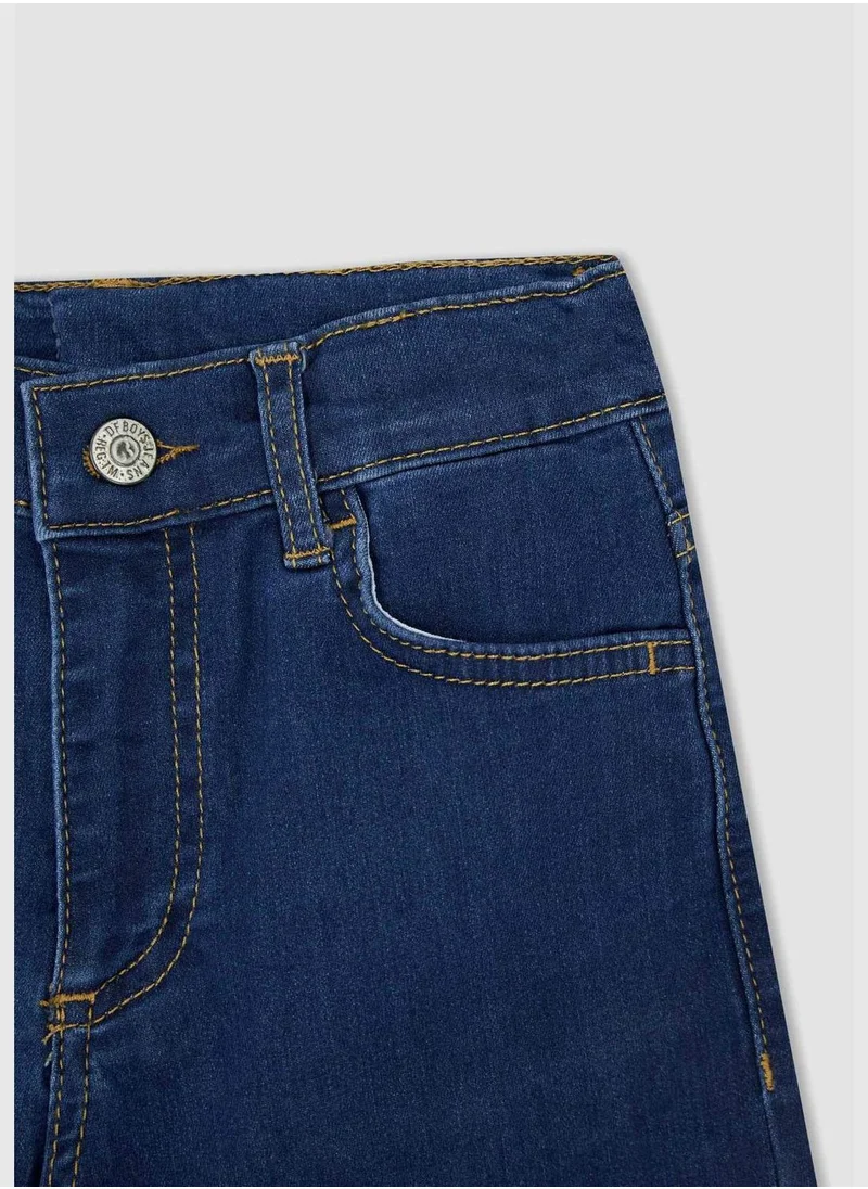 ديفاكتو Distressed Mini Jean Shorts