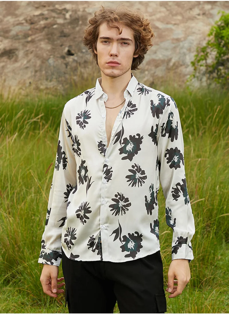 كامبوس سوترا Men's Ivory White & Onyx Black Flora-Stamp Shirt