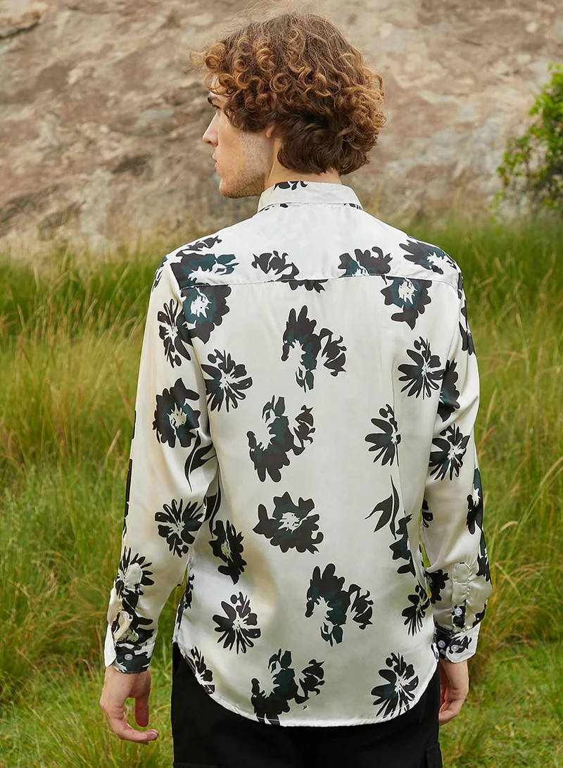 كامبوس سوترا Men's Ivory White & Onyx Black Flora-Stamp Shirt