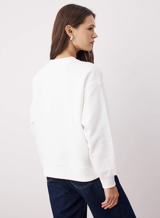 trendyol Ecru Embroidered Regular/Normal Fit Knitted Sweatshirt - Image 4