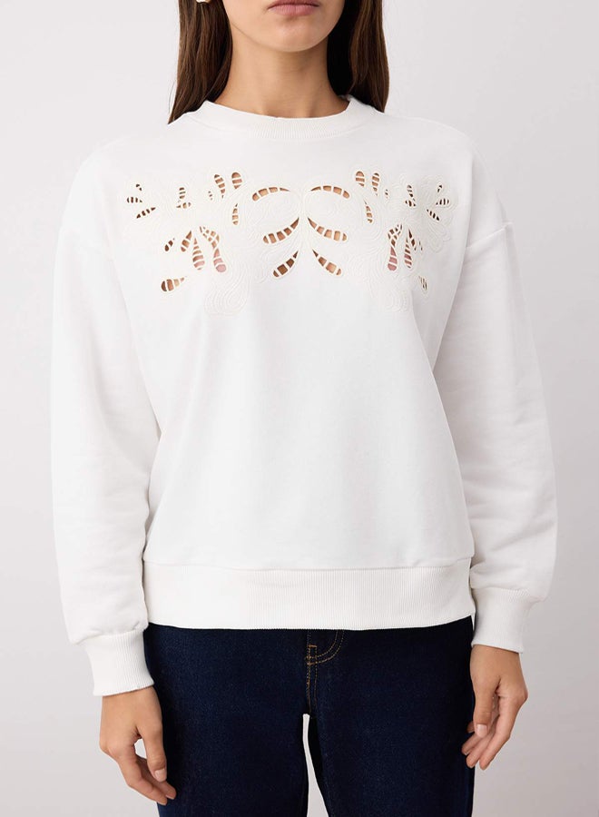 trendyol Ecru Embroidered Regular/Normal Fit Knitted Sweatshirt - Image 3