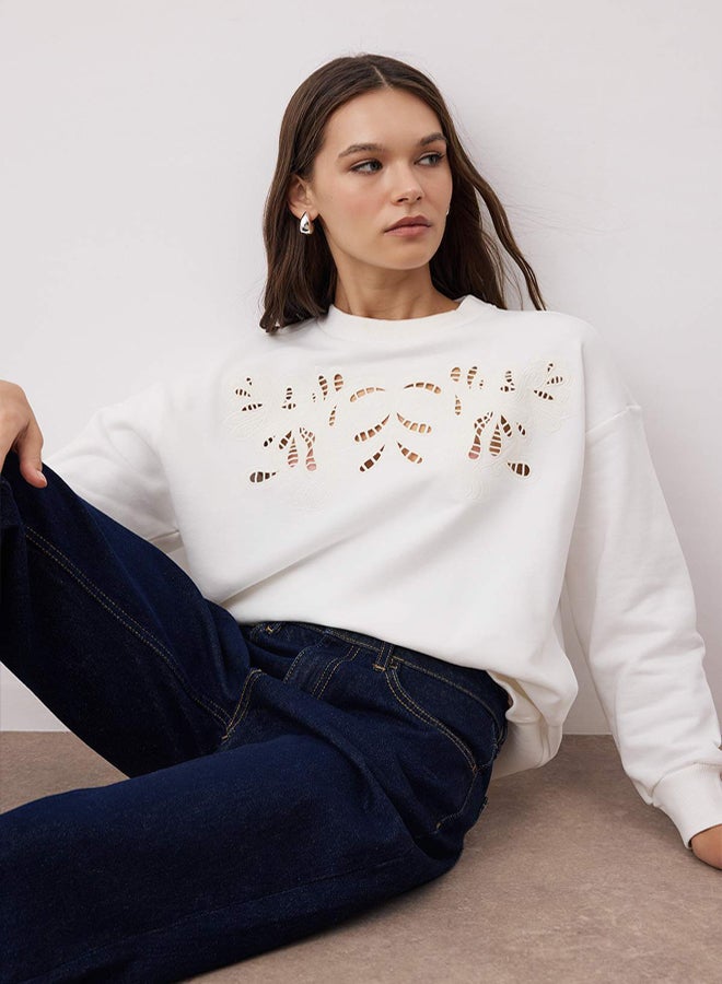 trendyol Ecru Embroidered Regular/Normal Fit Knitted Sweatshirt - Image 2