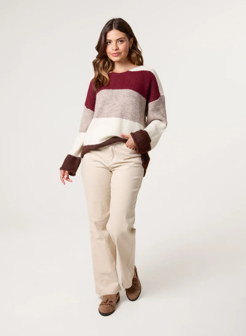 بلو فانيلا كنزة بياقة على شكل حرف  مخططة ملونة