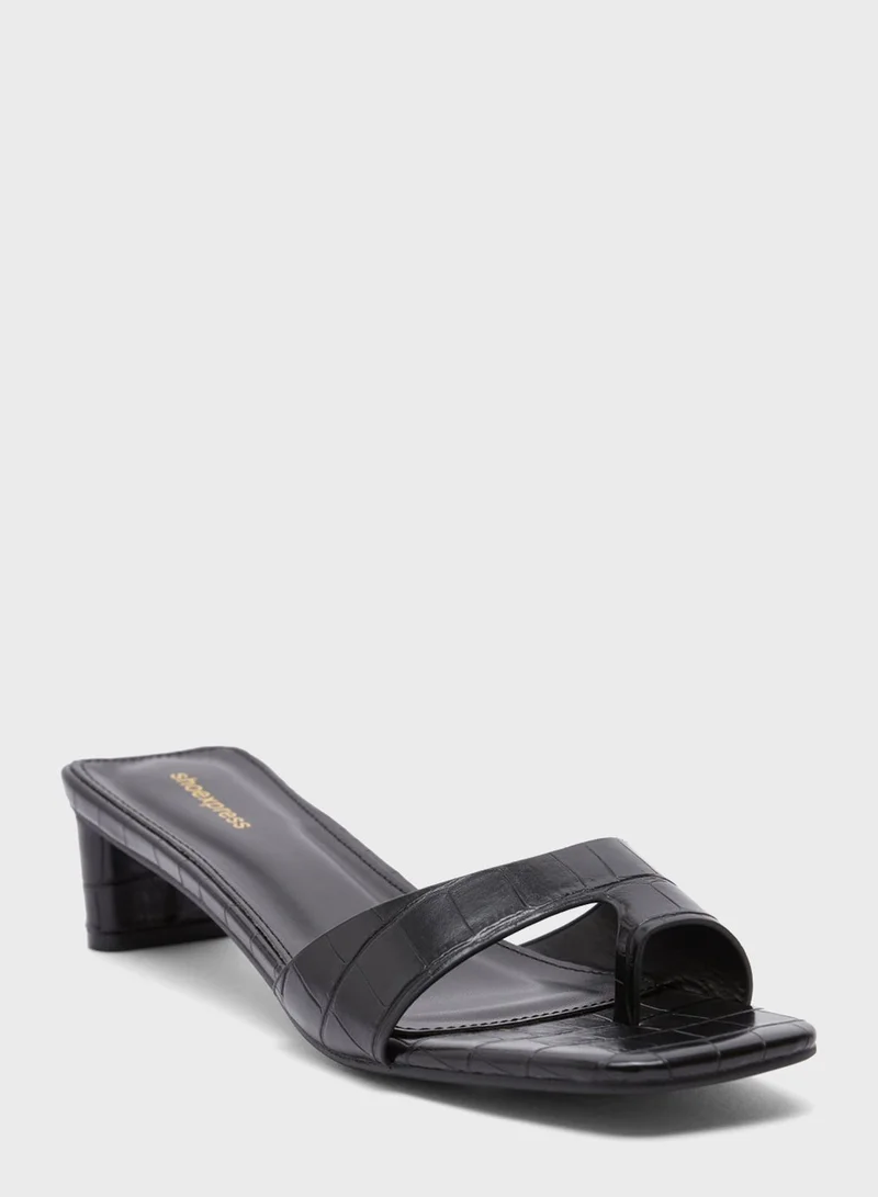 shoexpress Casual Low-Heel Sandals