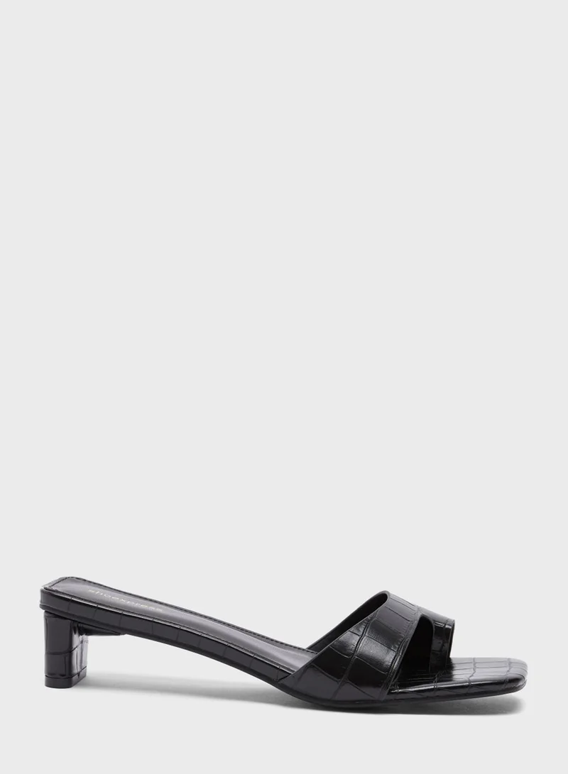 shoexpress Casual Low-Heel Sandals