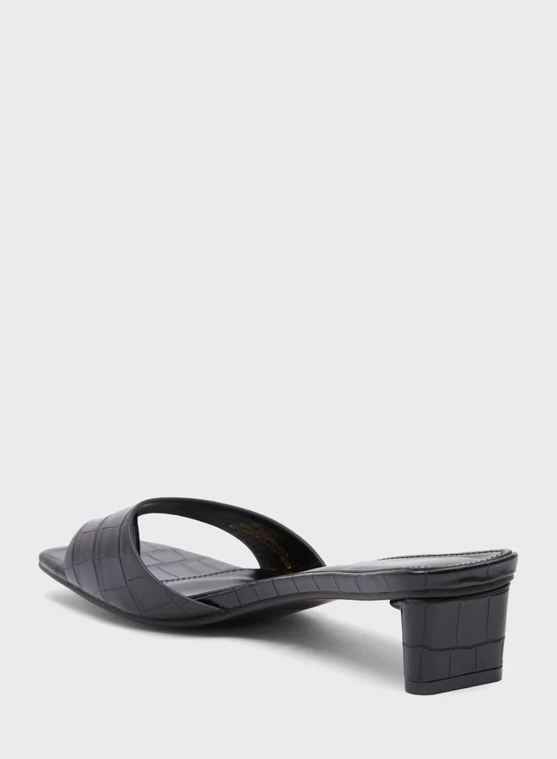 shoexpress Casual Low-Heel Sandals