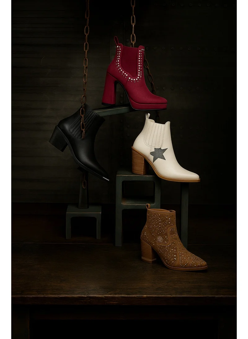 لندن راج حذاء بكعب عالٍ مزين بمسامير باللون العنابي