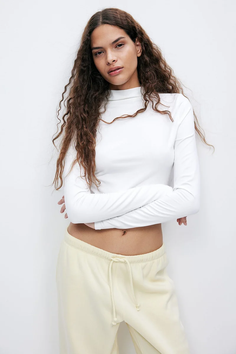 اتش اند ام بلوزة بقبة عالية