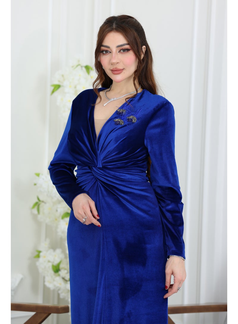 المصمم الحديث فستان سهرة مخمل شتوي مصنوع من قماش المخمل الفاخر اللي يمنحك دفء وأناقة ملكية بنفس الوقت - Image 3