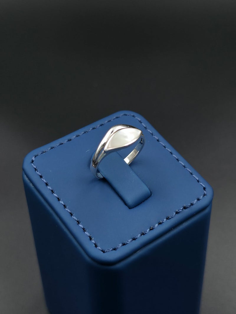 Kanira Premium 925 Sterling Silver Mother of Pearl Abstract Wave Ring for Women | Modern Artistic Statement Ring | Contemporary Designer Jewelry | KANIRA - Image 3