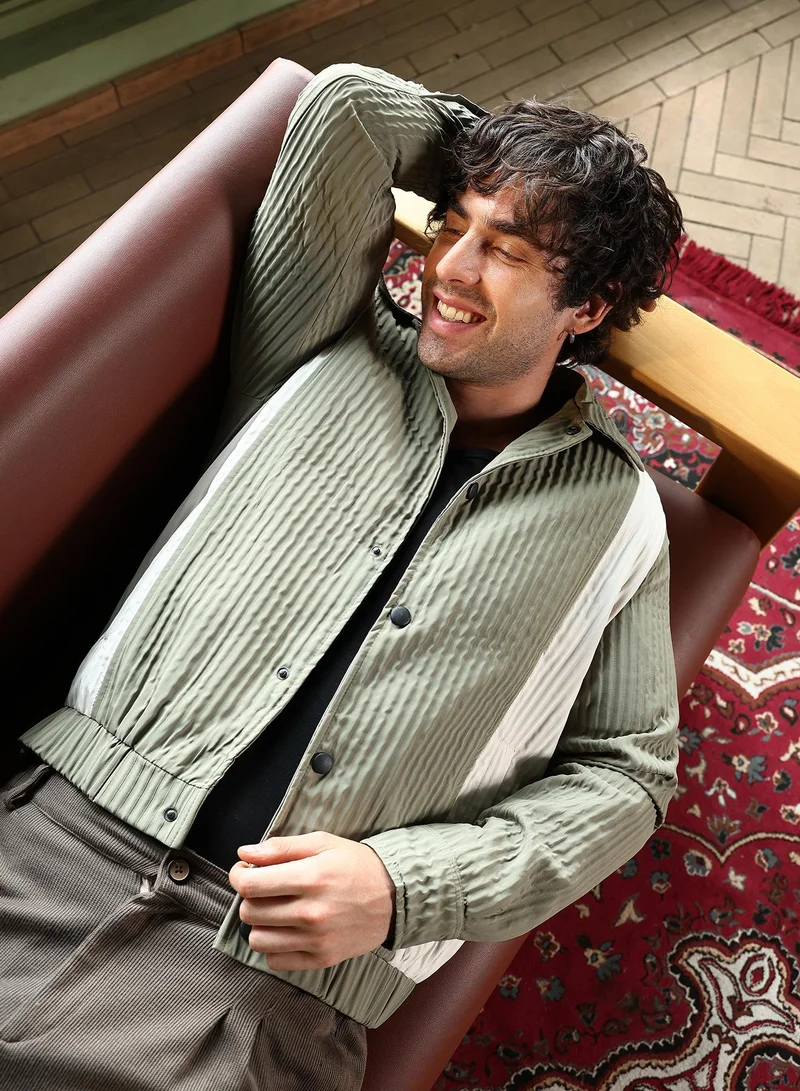 Campus Sutra Men Panelled Crease-Tactile Jacket | Point Collar, Long Button-Cuff Sleeves | Snap Button, Stretch-Straight Hem | Colourblock Texture Woven Fabric For Casual & Daily Wear | Green & Cream