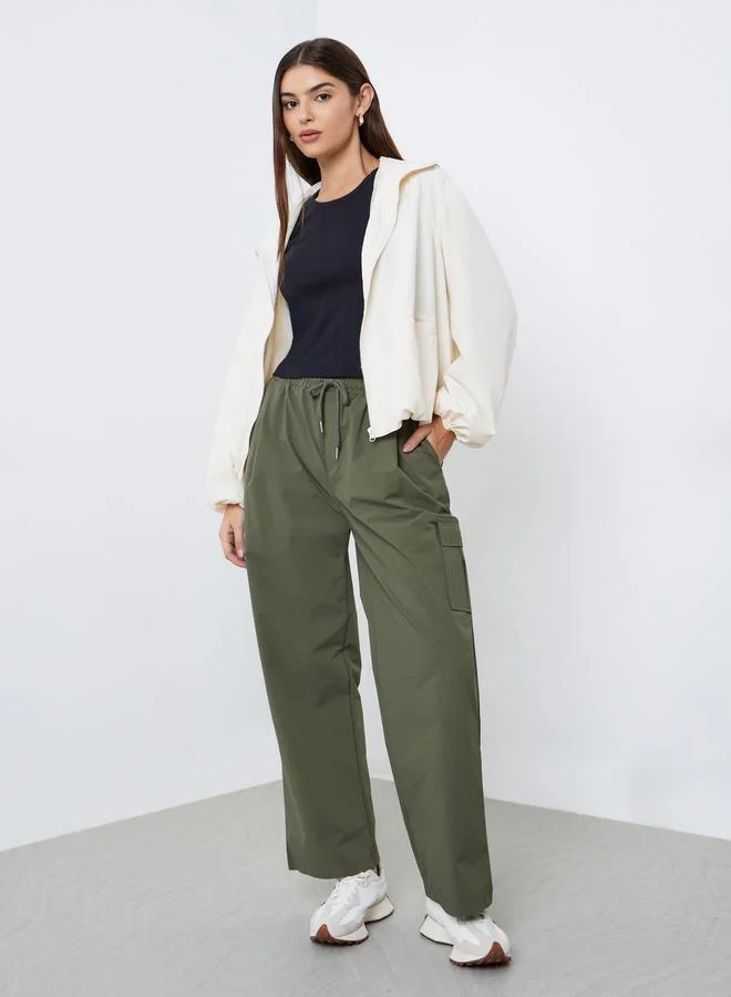 ستايلي جاكيت بومبر بقصة عادية وياقة هودي