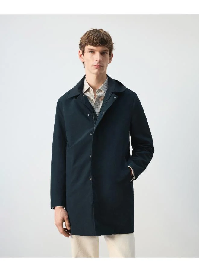 Water-repellent parka with removable hood