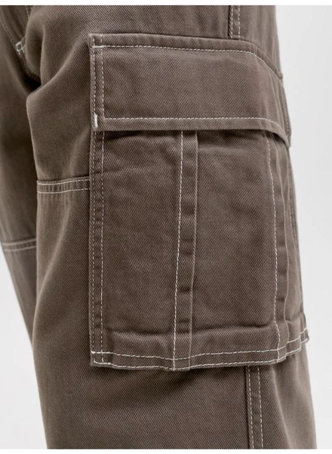 JACK & JONES  Contrast Loose fit cargo pants for Men | Best Price UAE