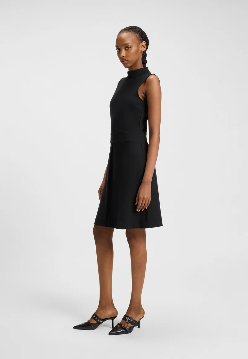 هوجو Sleeveless jersey dress with pleated skirt