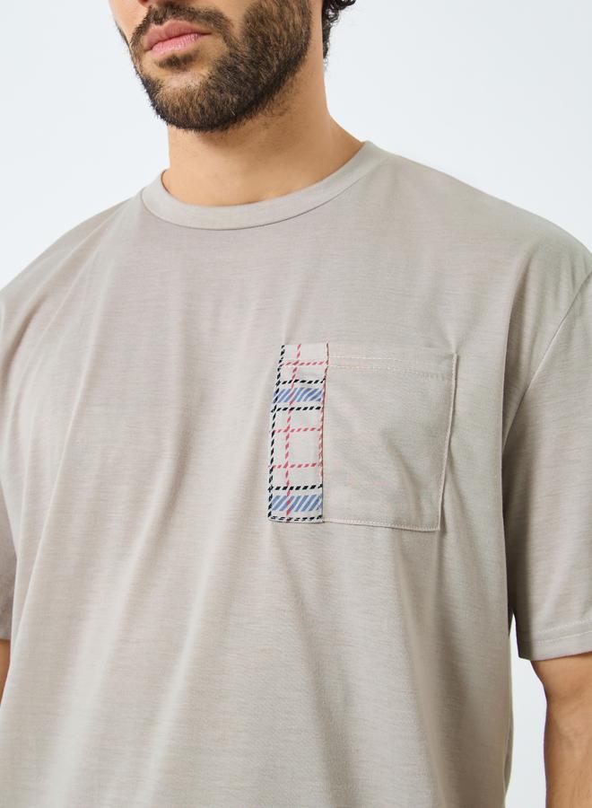 Styli Men Relaxed Fit Minimal Print T-Shirt and Shorts Set - Image 3