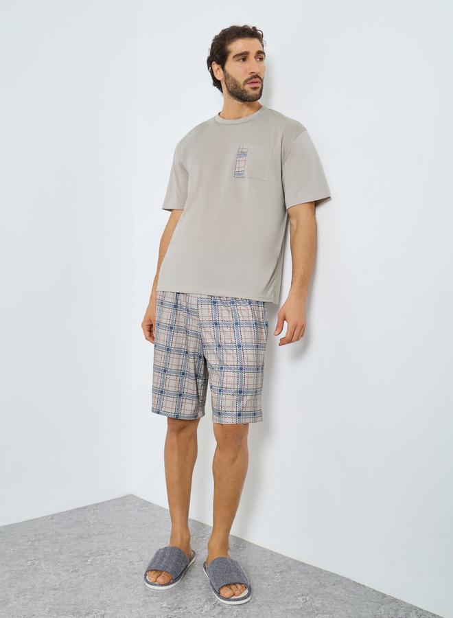 Styli Men Relaxed Fit Minimal Print T-Shirt and Shorts Set - Image 1