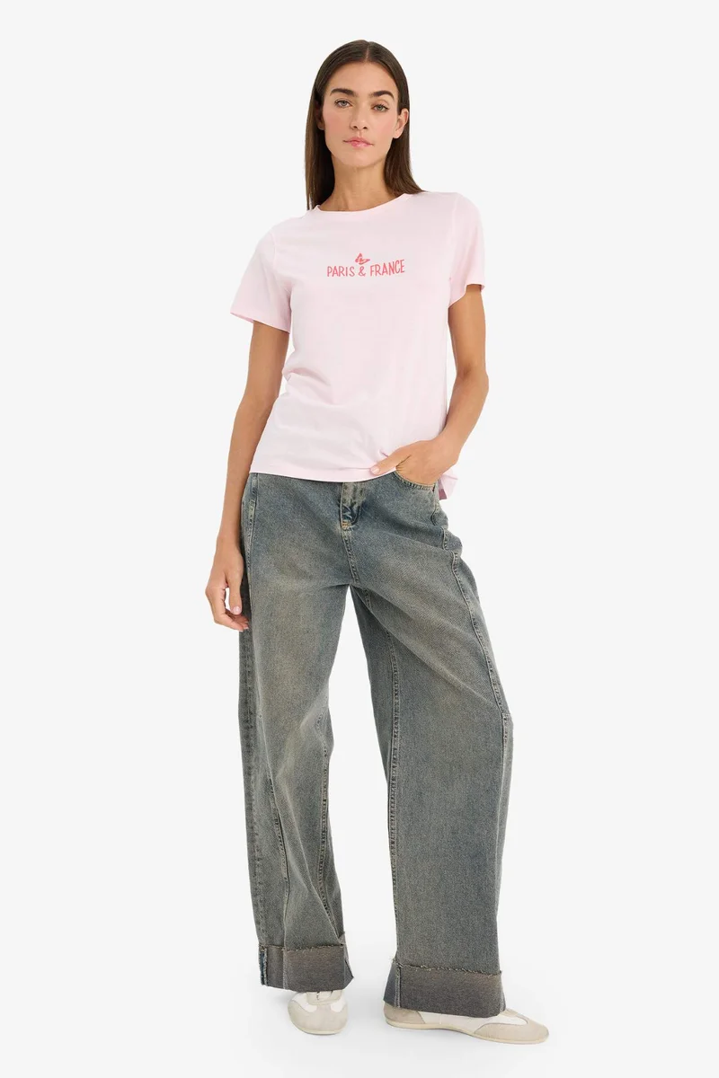 ديفاكتو Regular Fit Crew Neck Short Sleeve T-Shirt