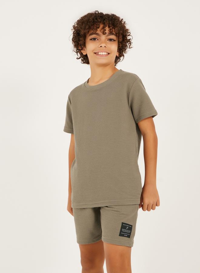 Styli Textured T-Shirt Detail and Shorts with Badge Set - Image 3