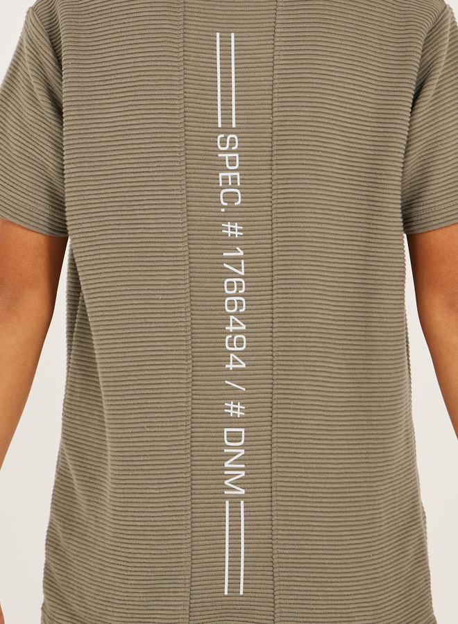 Styli Textured T-Shirt Detail and Shorts with Badge Set - Image 4