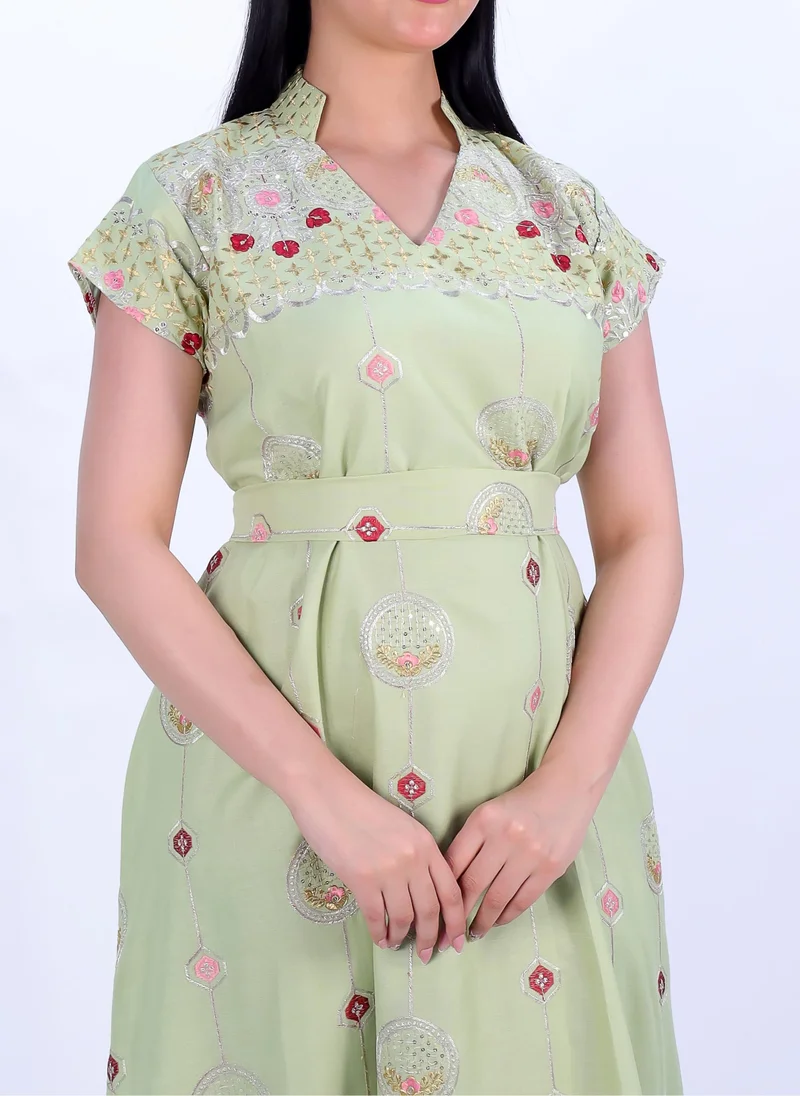 In Love Elegant dress made of lightweight fabric in multiple colors with golden and red embroidery.