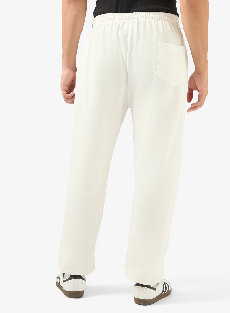 سفنتي فايف بيسيكس بنطلون رياضي بطبعة جرافيك وحزام مطاطي - Image 3