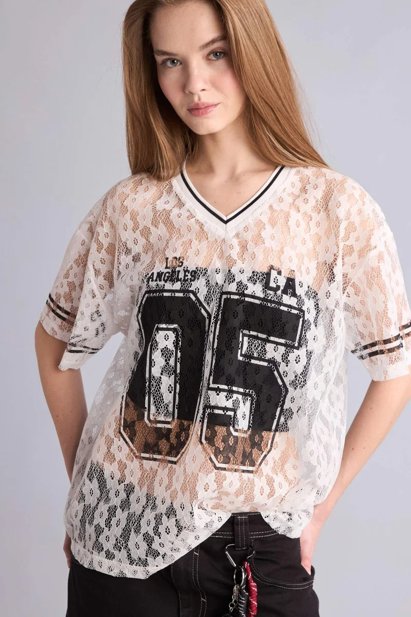 ديفاكتو Oversize Fit V-Neck Printed Lace Short Sleeve T-Shirt