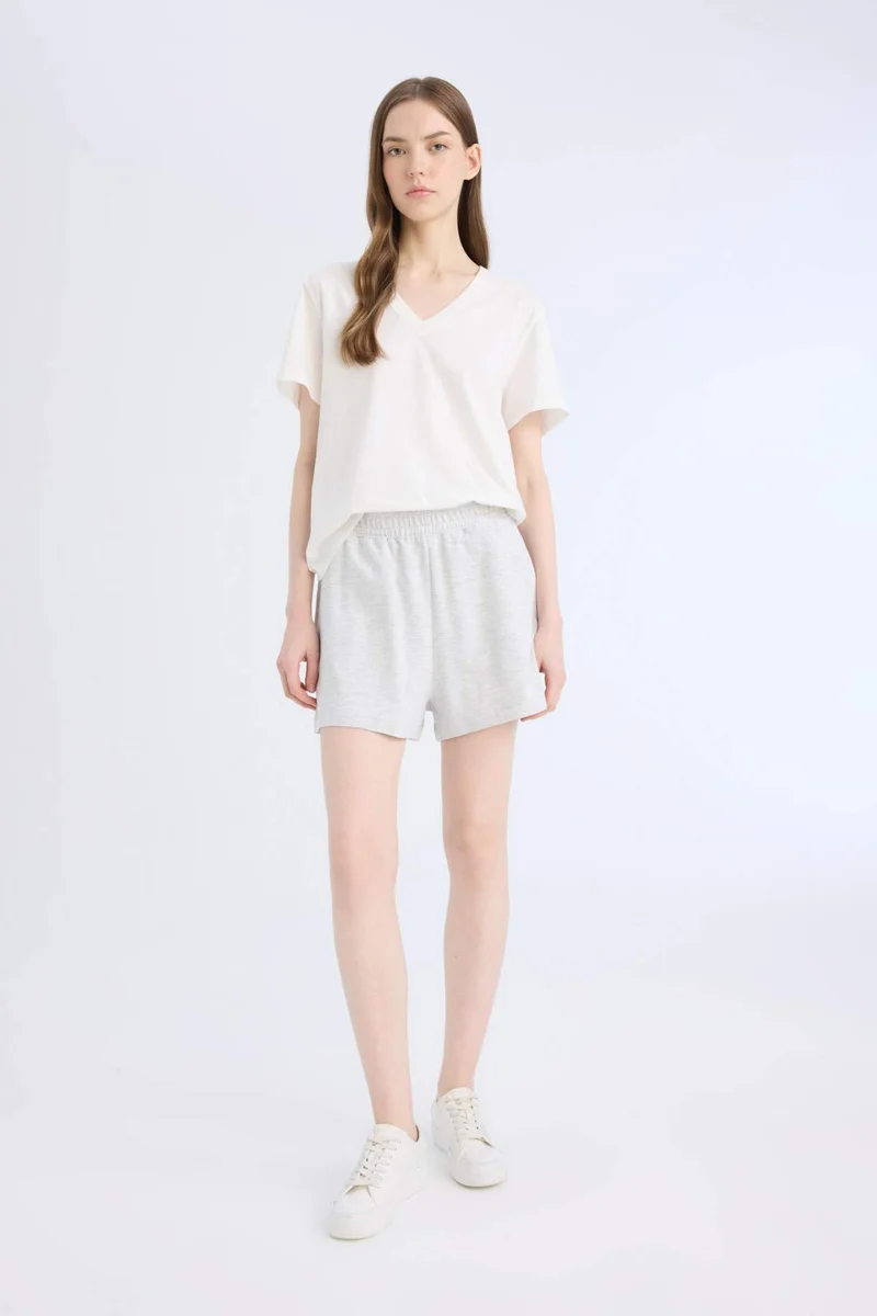 ديفاكتو Regular Hem Shorts