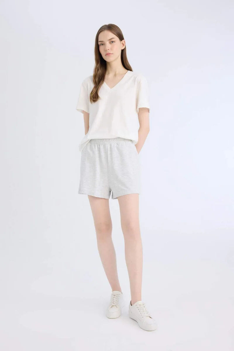 ديفاكتو Regular Hem Shorts