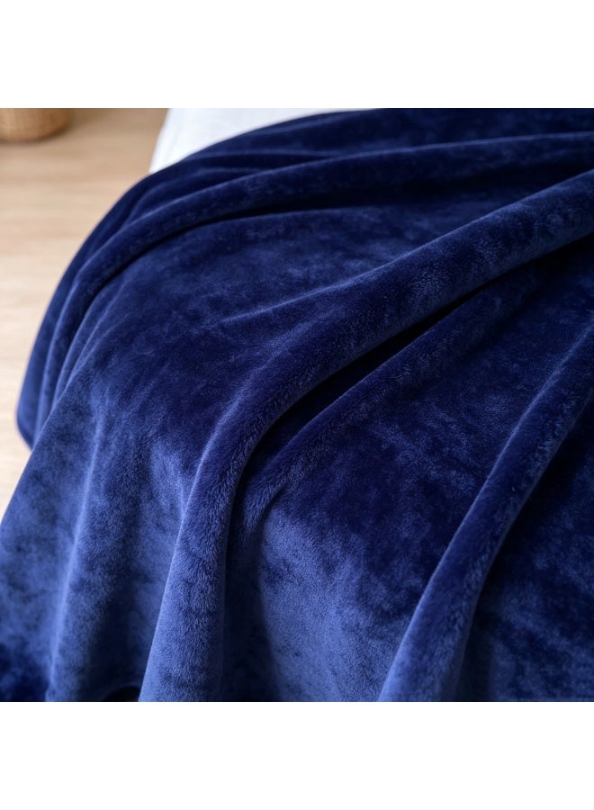 Thick Golden Mink Velvet Blanket, 100% Polyester (150 X 200 cm) — Reversible Design, Anti-Static And Pill-Resistant; Ideal For Use On The Sofa, For Naps, In The Car, And As Bedding - Image 3