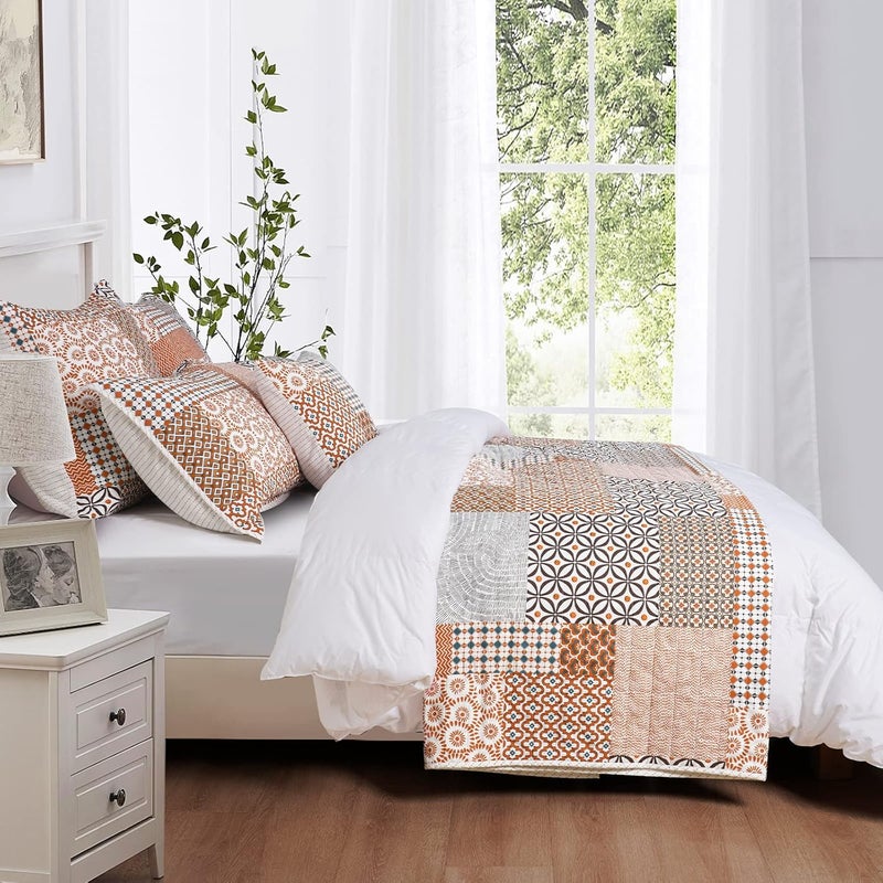 PHF طقم لحاف خريف من قماش PHF 100% قطن بحجم كينغ، 3 قطع، غطاء سرير خفيف الوزن بنمط بوهيمي، مريح لجميع الفصول، ناعم للغاية، 1 غطاء قابل للعكس 108" x 90" و2 غطاء وسادة، برتقالي داكن - Image 3