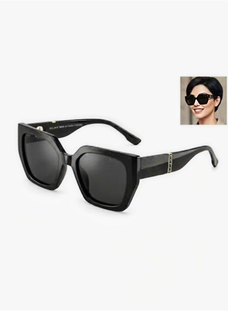 sunglasses with a large square frame in black, code 2
