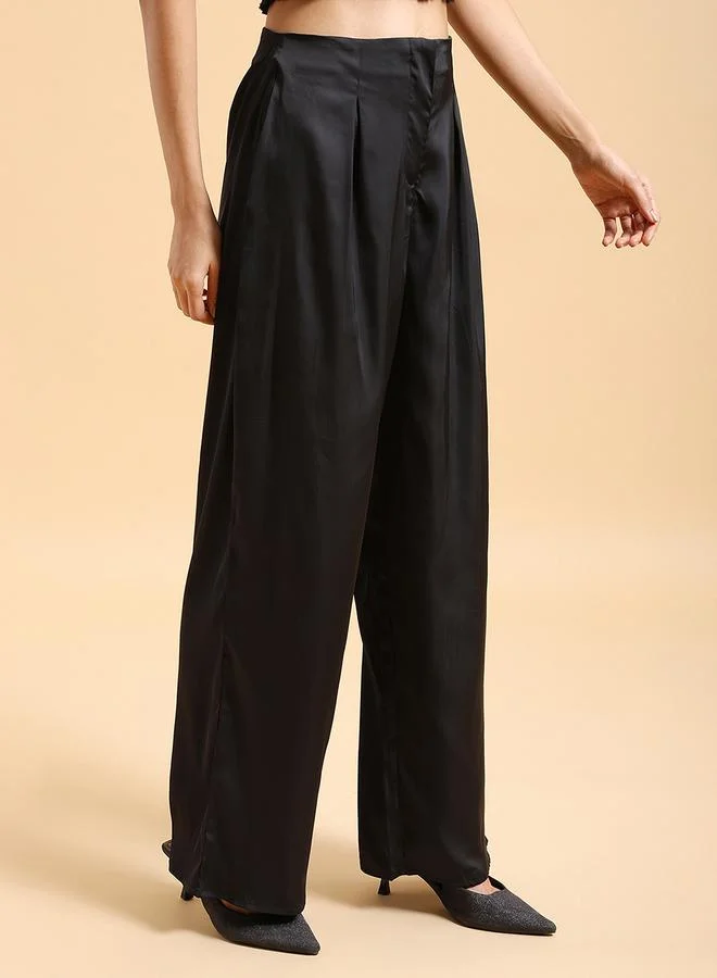 Tokyo Talkies Flared Parallel Trouser with Zip Closure by Styli