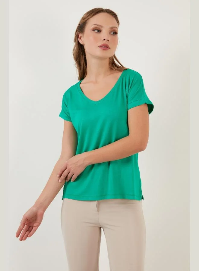 ليلا بلوزة ليلا بياقة على شكل حرف  بقصة مريحة وفتحة، بلوزة نسائية