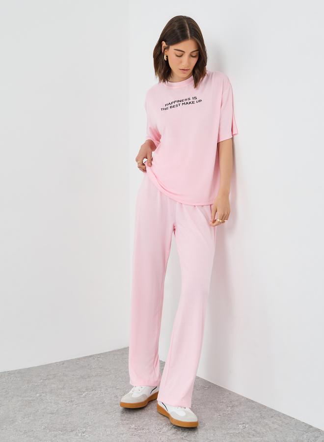 تايك تو طقم بلوزة وبنطلون رياضي مريح بطبعة شعار - Image 1