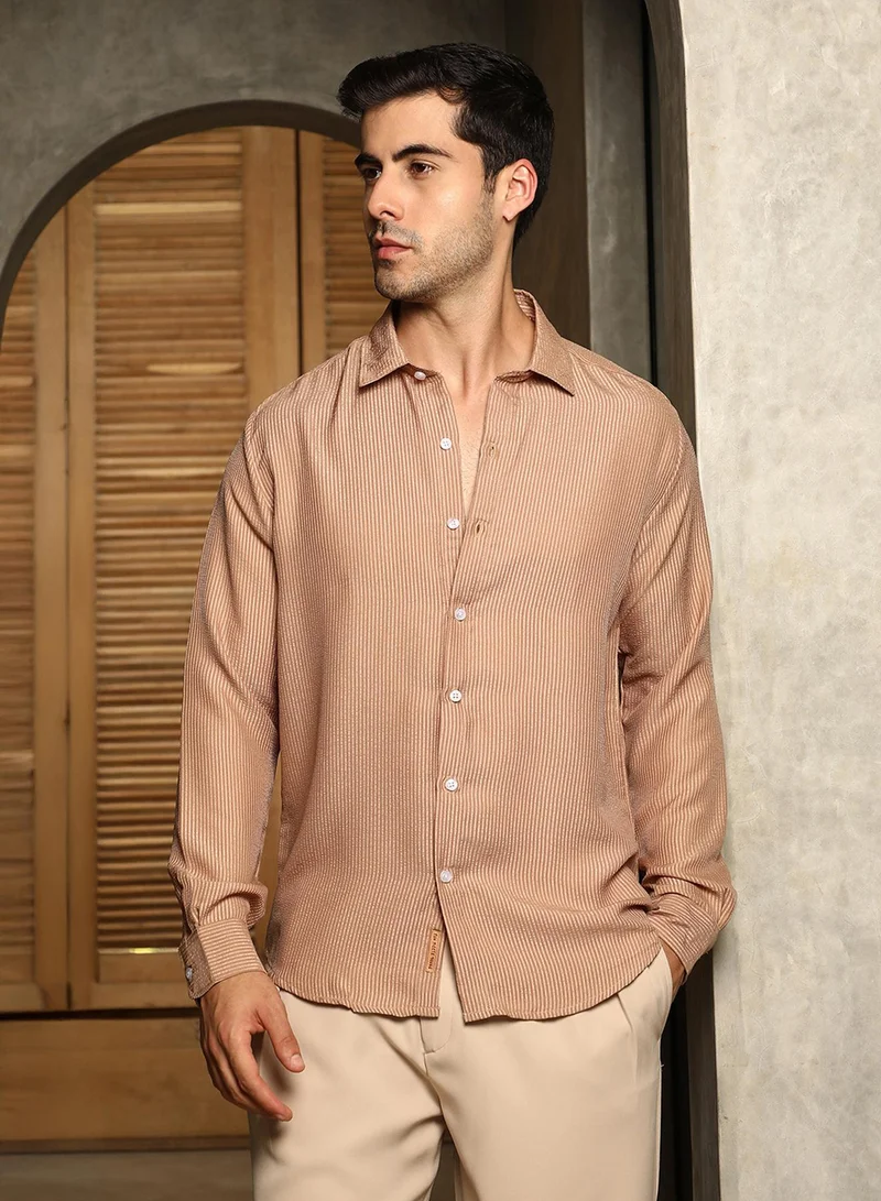 Campus Sutra Campus Sutra Men's Ash Brown Seersucker Shirt For Casual Wear | Spread Collar | Long Cuffed Sleeves | Button Closure | Shirt Crafted With Comfort Fit For Everyday Wear
