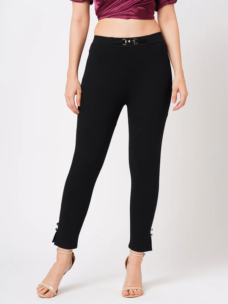 جلو باص بنطلون ضيق نسائي