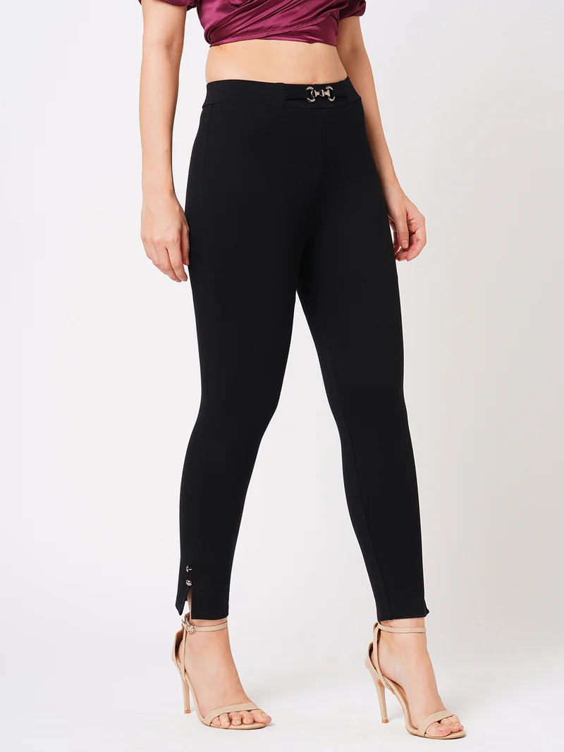 جلو باص بنطلون ضيق نسائي