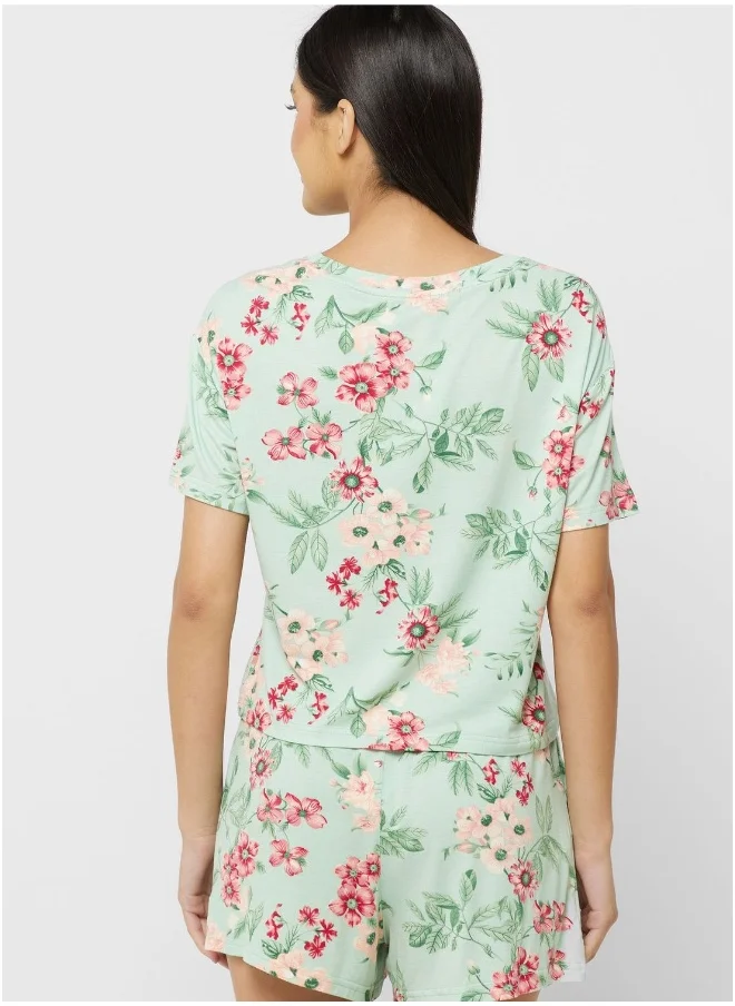 Isla & Evie Crew Neck Graphic Detail T-Shirt
