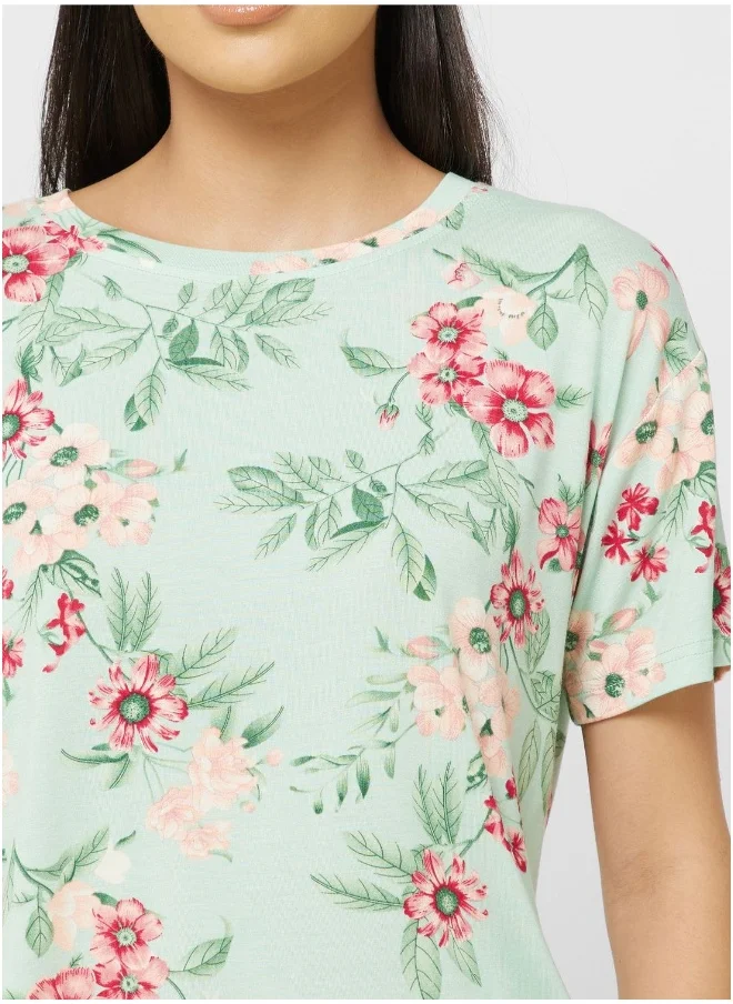 Isla & Evie Crew Neck Graphic Detail T-Shirt