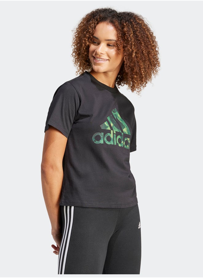 Adidas - تي شيرت بشعار كبير مزين برسومات زهور - Image 1